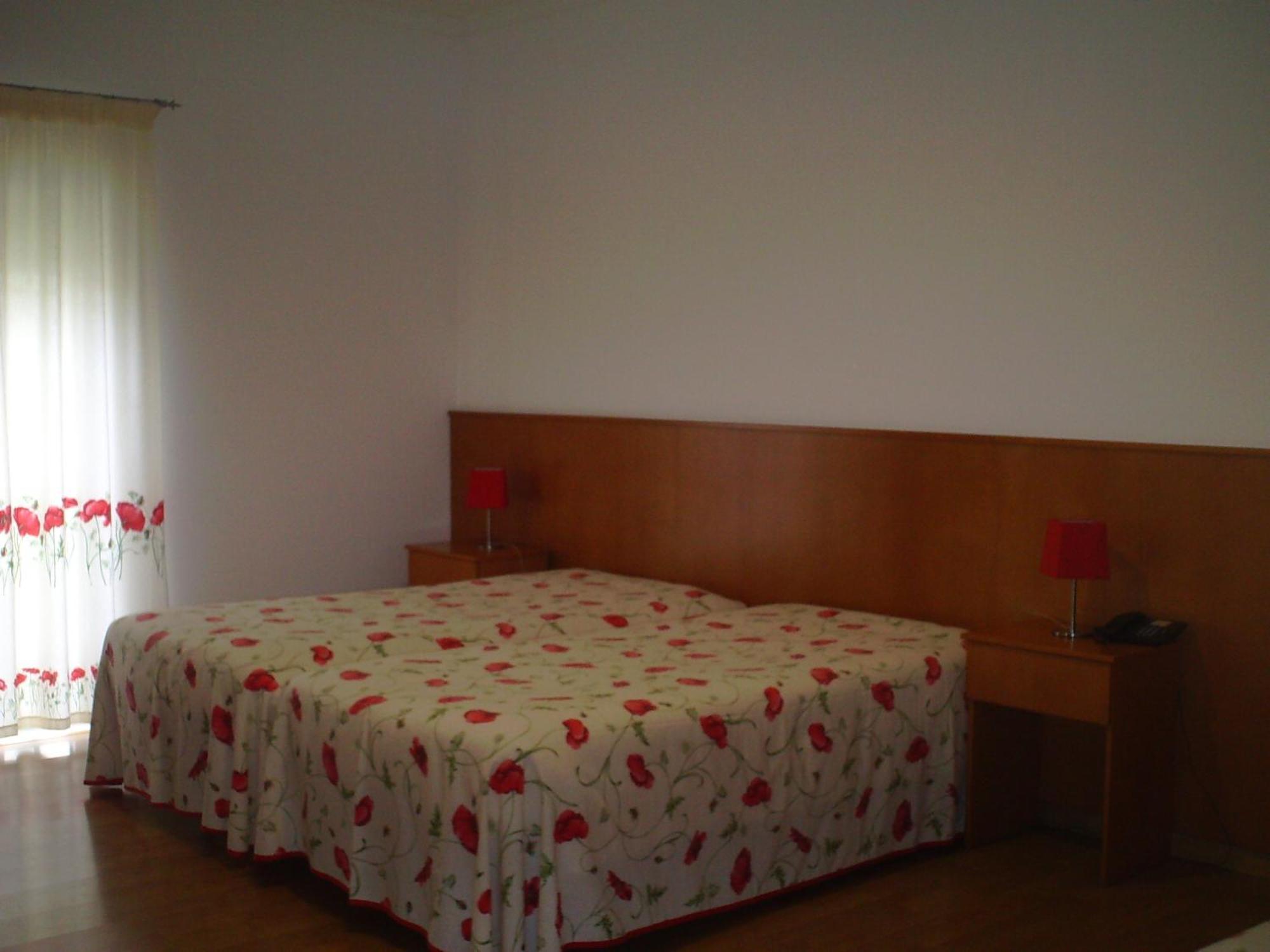 Hotel Serafim Almodovar Bagian luar foto