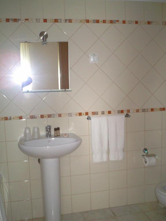 Hotel Serafim Almodovar Ruang foto