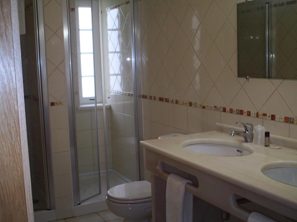 Hotel Serafim Almodovar Ruang foto